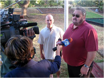 Bruce Lisker (L) and Paul Ingels address the media after Lisker's release in 2009. (By: cbsnews.com)